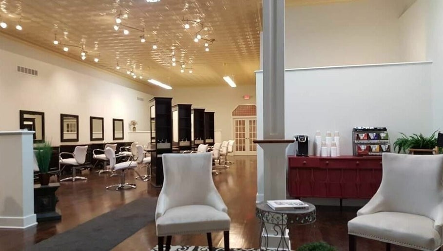 Logan Charles Salon image 1