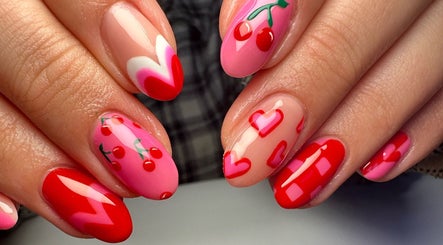 Dusk till Dawn Nail Studio by Liv