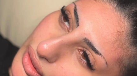 LASHNIFIQUE