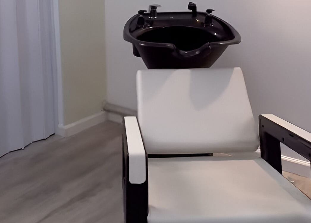 Silla de lavado en Gretta, Montevideo, Departamento De Montevideo, UY. Lujoso ambiente de belleza.