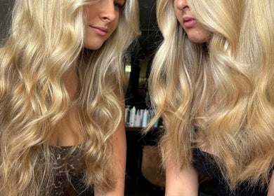 Blonde wavy hairstyles showcased at Shannon @ Daisy Bangs, Forster, New South Wales, AU salon.