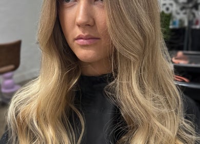 Blonde wavy hair transformation at Shannon @ Daisy Bangs, Forster, New South Wales, AU.