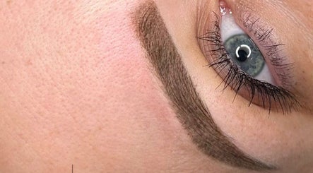 Precizno oblikovane obrve u Estelle Beauty Studio - by Valentina, Aleksinac, RS.