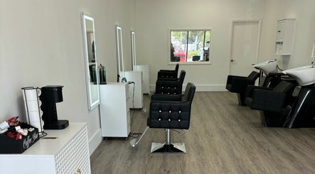 Platinum 954 Hair Salon afbeelding 2