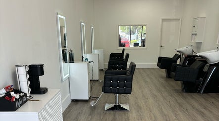 Platinum 954 Hair Salon afbeelding 2