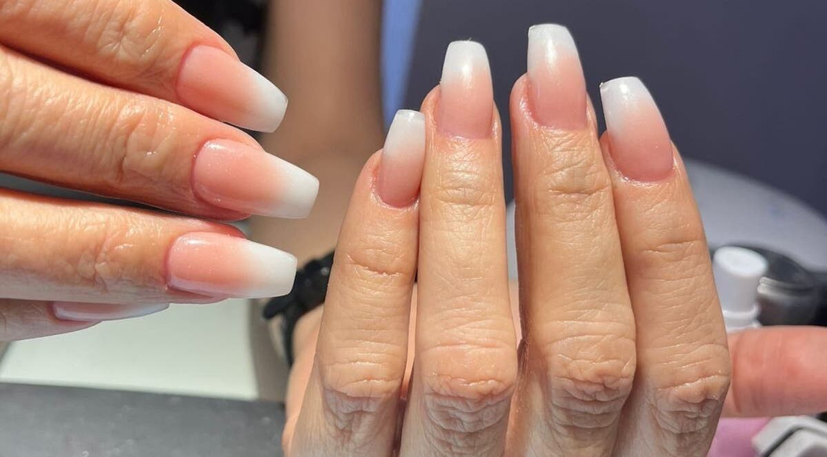 Uñas acrílicas elegantes en Sukha Beauty Concept, Chihuahua, Chihuahua, MX.