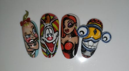 R. QUINN NAILS