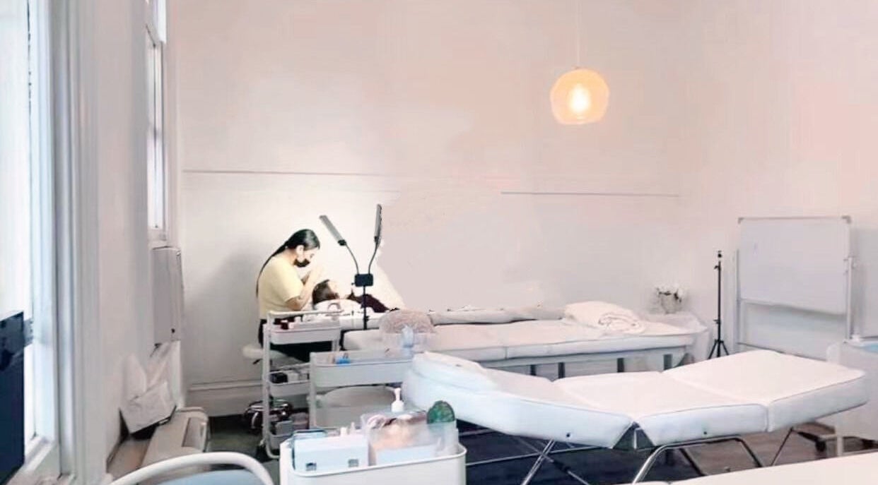 Lashqueencoco CBD's serene lash treatment room in Melbourne, Victoria, AU with a specialist and client.