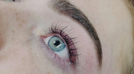 Closeup of styled lashes at Sunset Tanning & Aesthetics, Mosgiel, Otago, NZ showcasing eye beauty.
