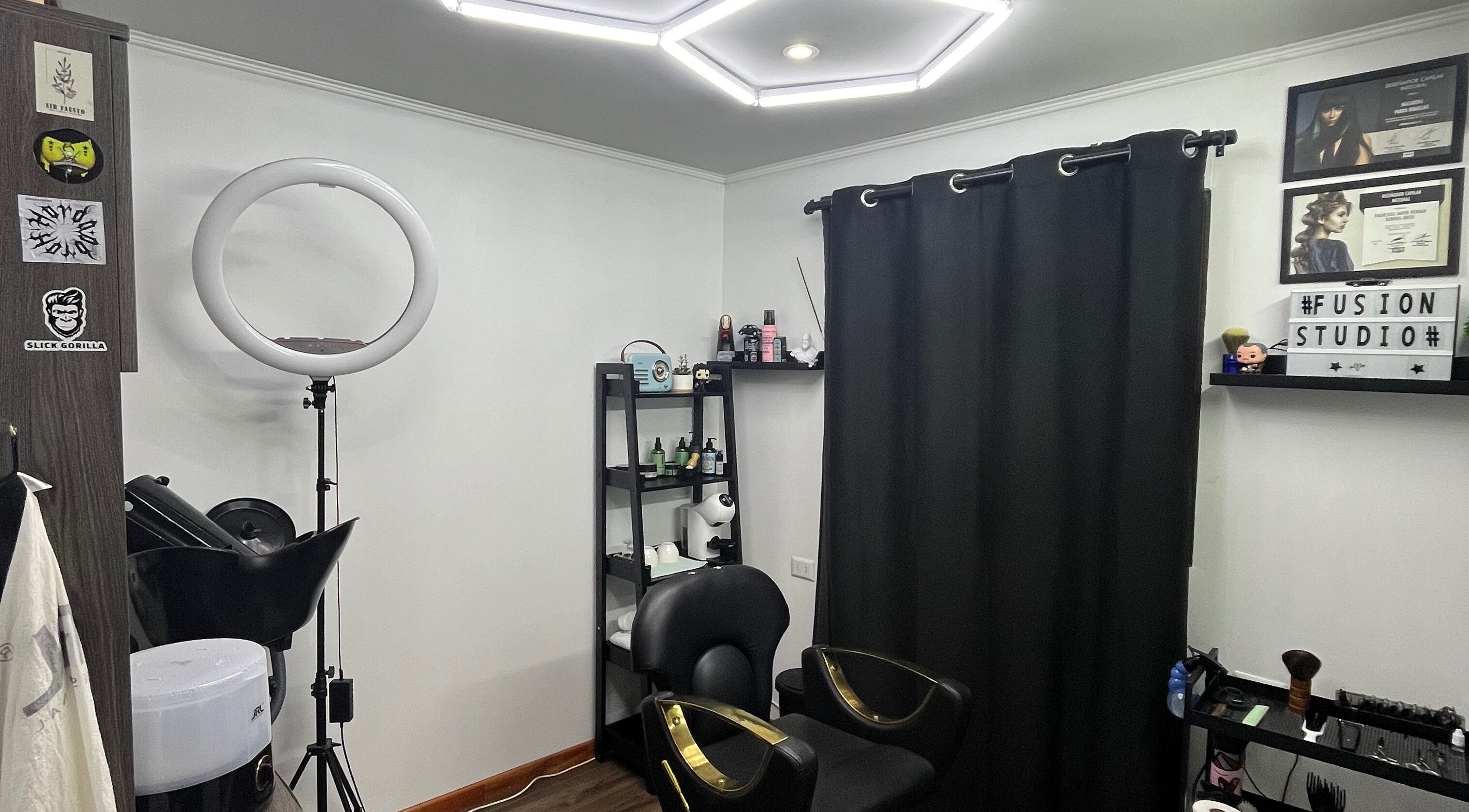 Interior de Fusión Studio en Macul, Región Metropolitana, CL, mostrando un espacio moderno y elegante.