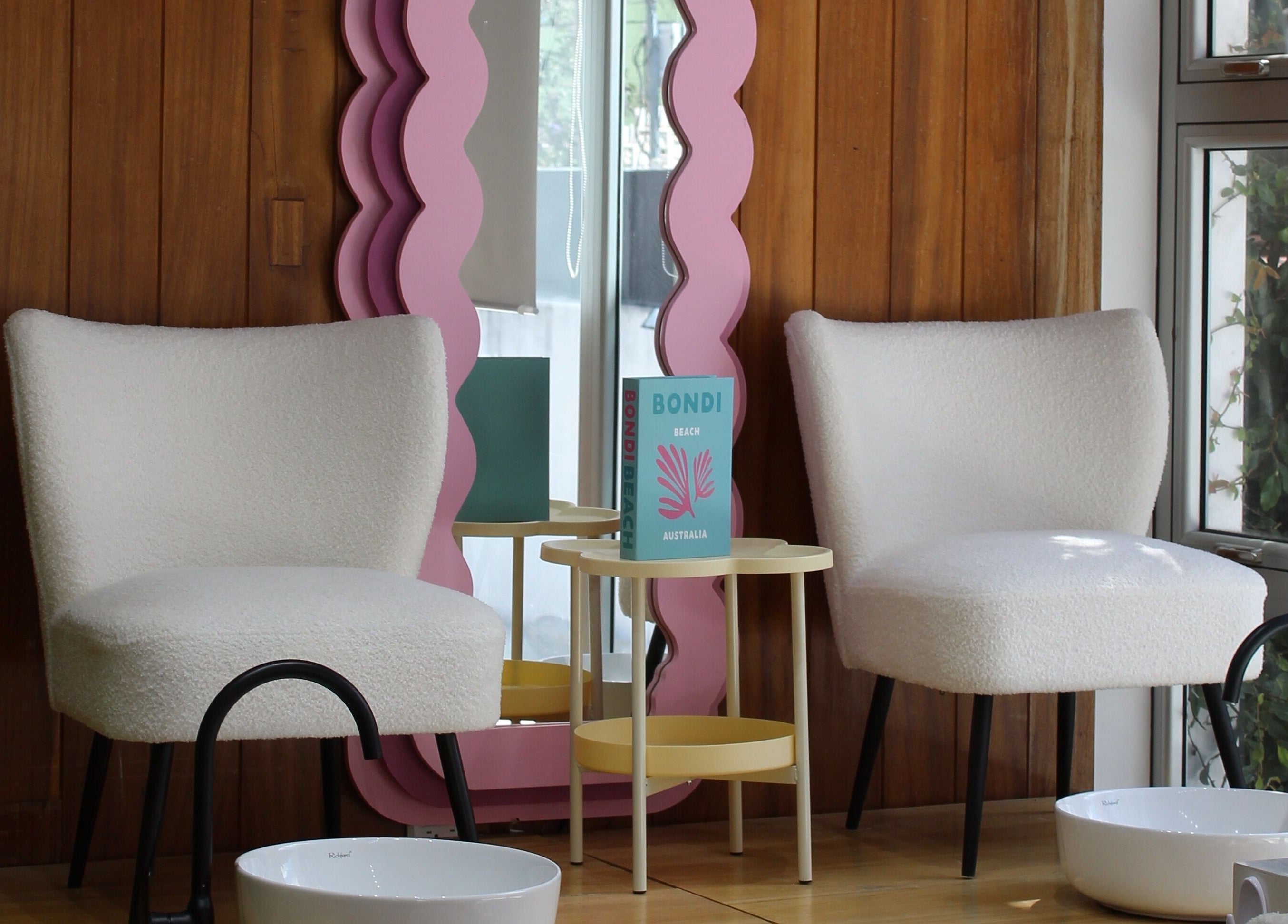 Zona de asientos acogedora en Sugar Hands, Ciudad De Guatemala, Guatemala, GT, perfecta para el bienestar.