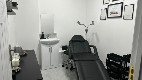 Nouveau Glam Beauty Studio at Pampered Hands