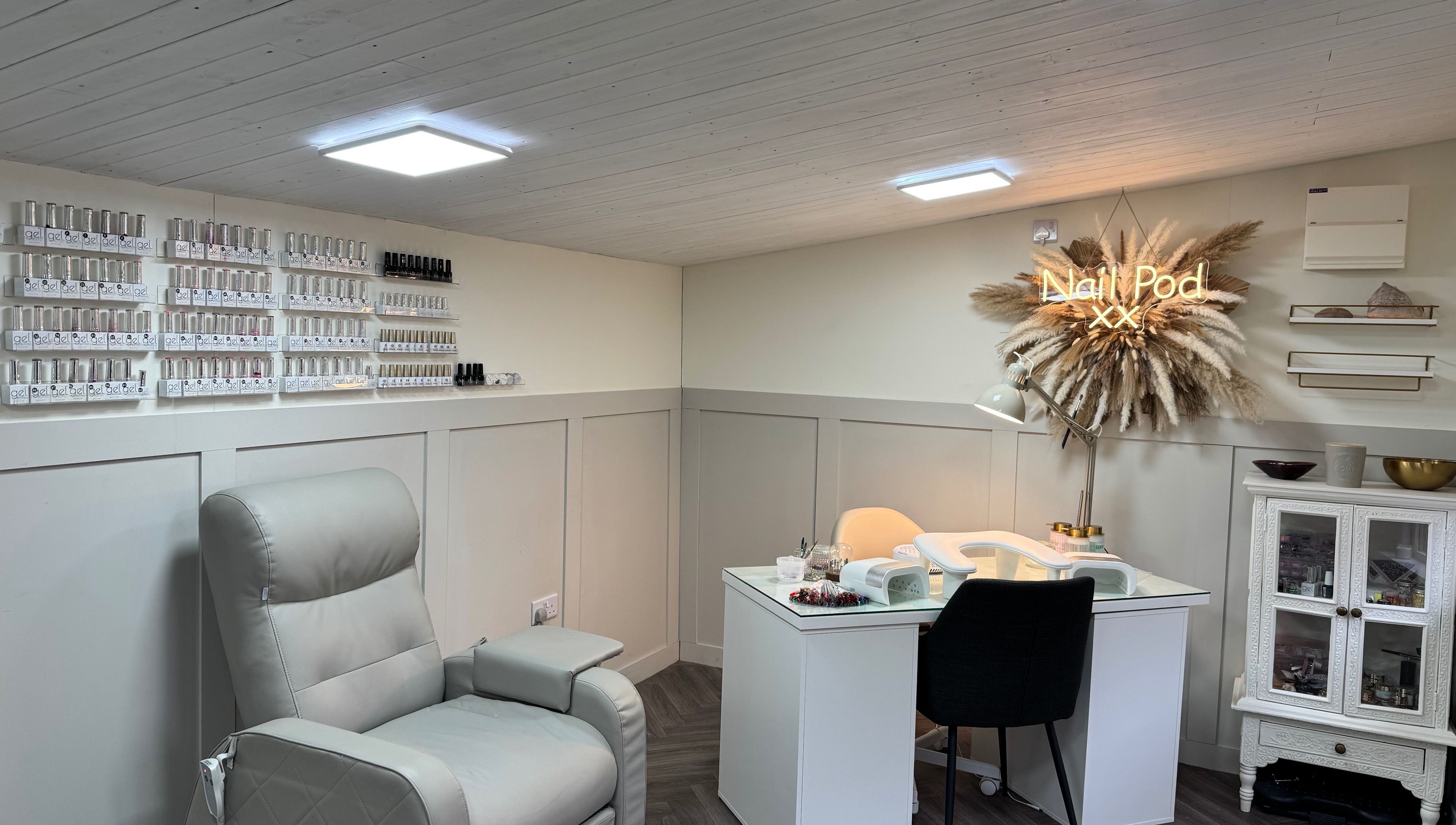 Comfortable nail station at Nail Pod Derby, Derby, England, GB, featuring a plush chair and stylish decor.