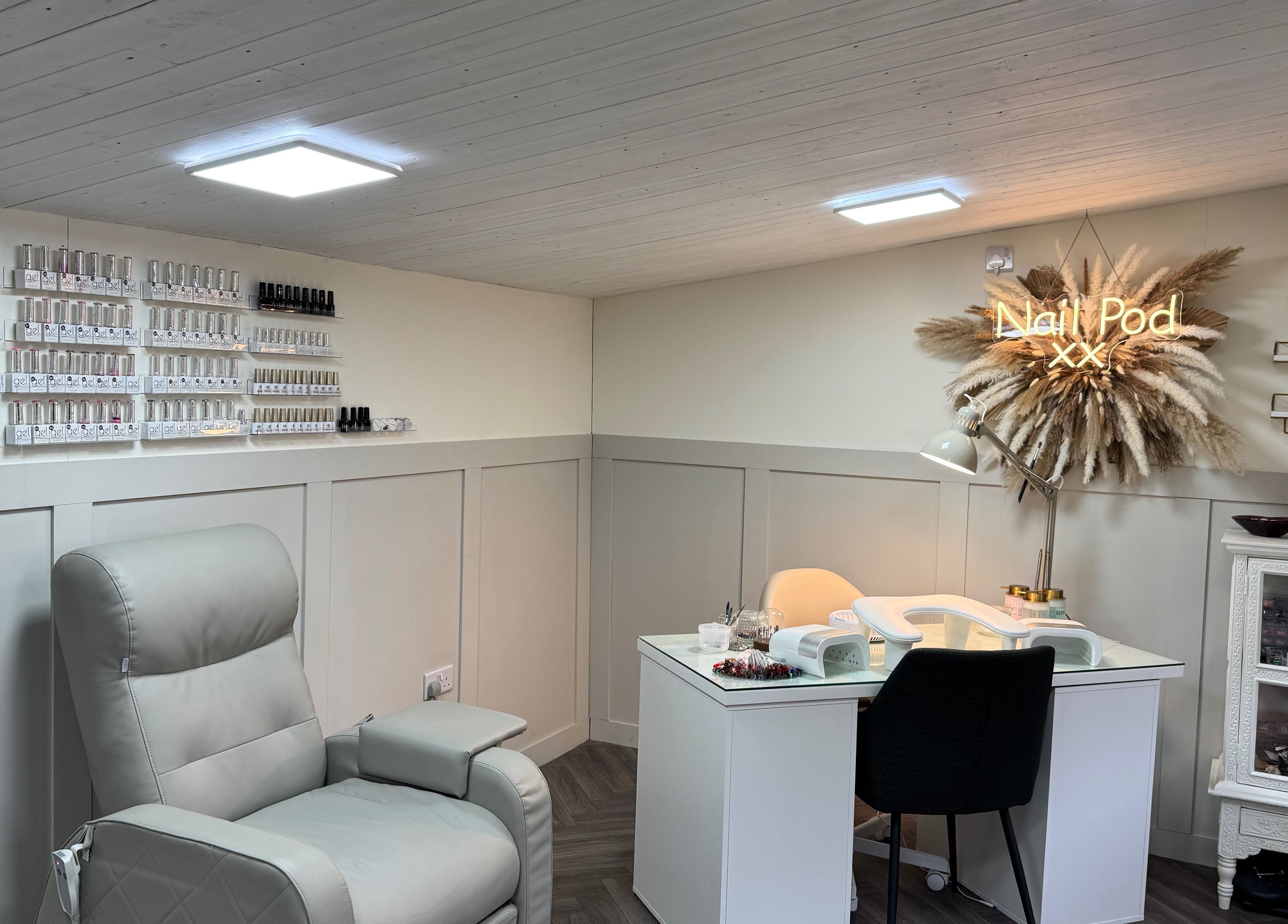 Comfortable nail station at Nail Pod Derby, Derby, England, GB, featuring a plush chair and stylish decor.