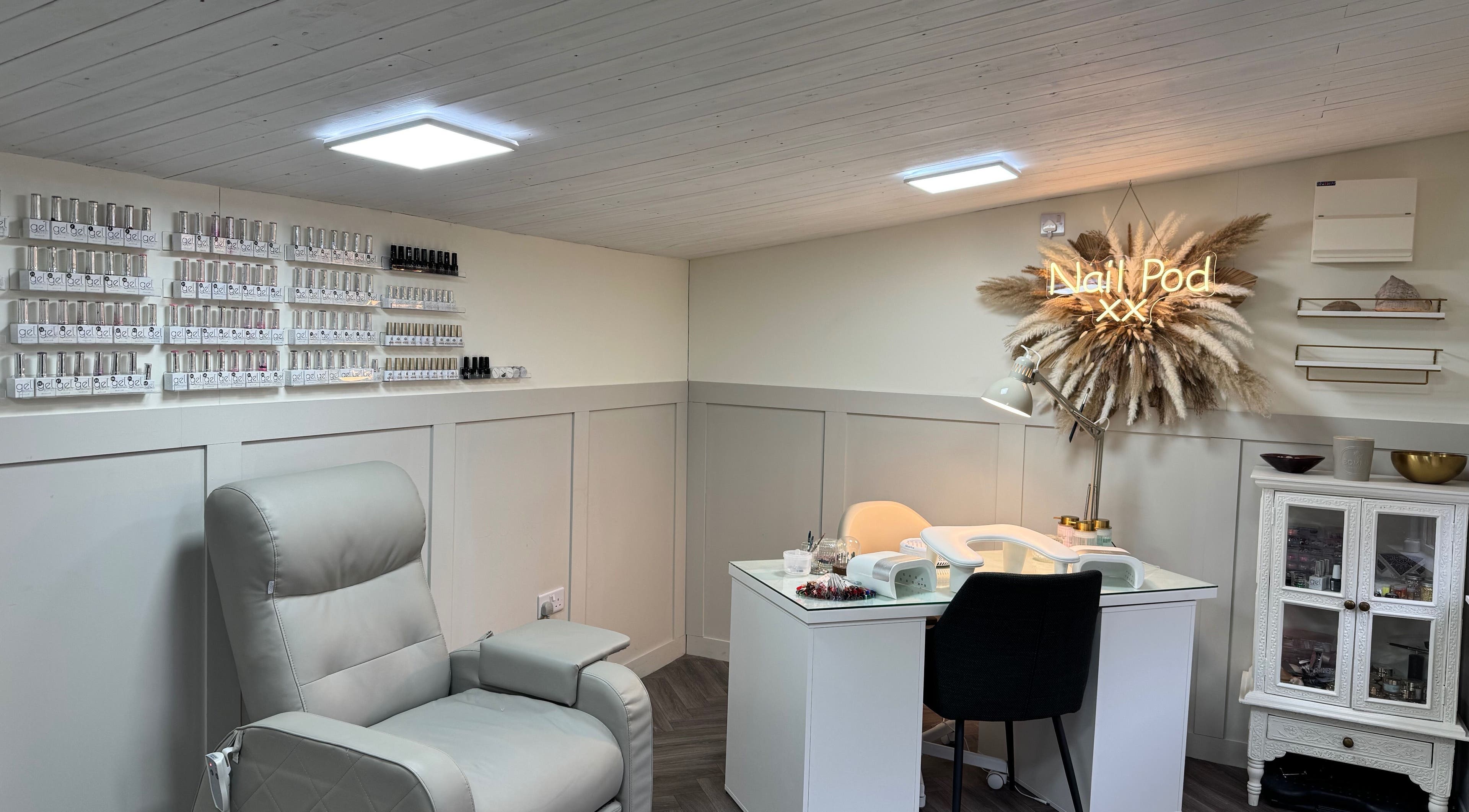 Comfortable nail station at Nail Pod Derby, Derby, England, GB, featuring a plush chair and stylish decor.