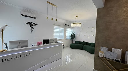 Modern reception area at DCGclinic in Λεμεσός, Λεμεσός, CY with sleek decor and lounge.