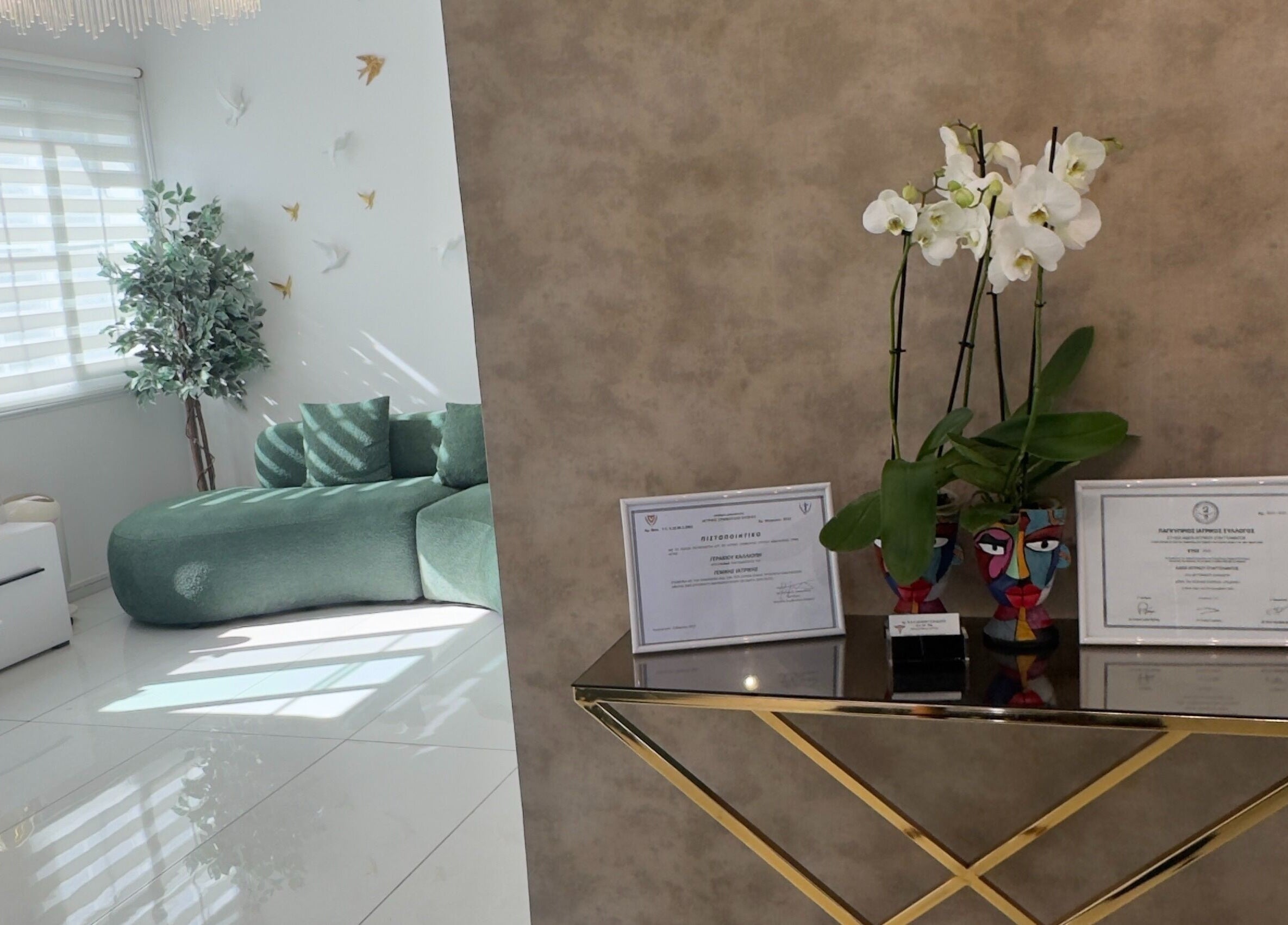 Sophisticated DCGclinic lounge in Λεμεσός, Λεμεσός, CY with chic decor and calming ambiance.