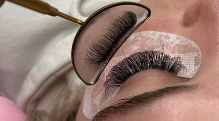 Lash Lounge By T