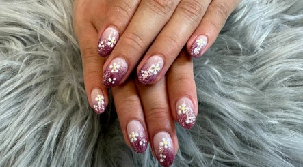 Bling Bling Nails and Spa Studio