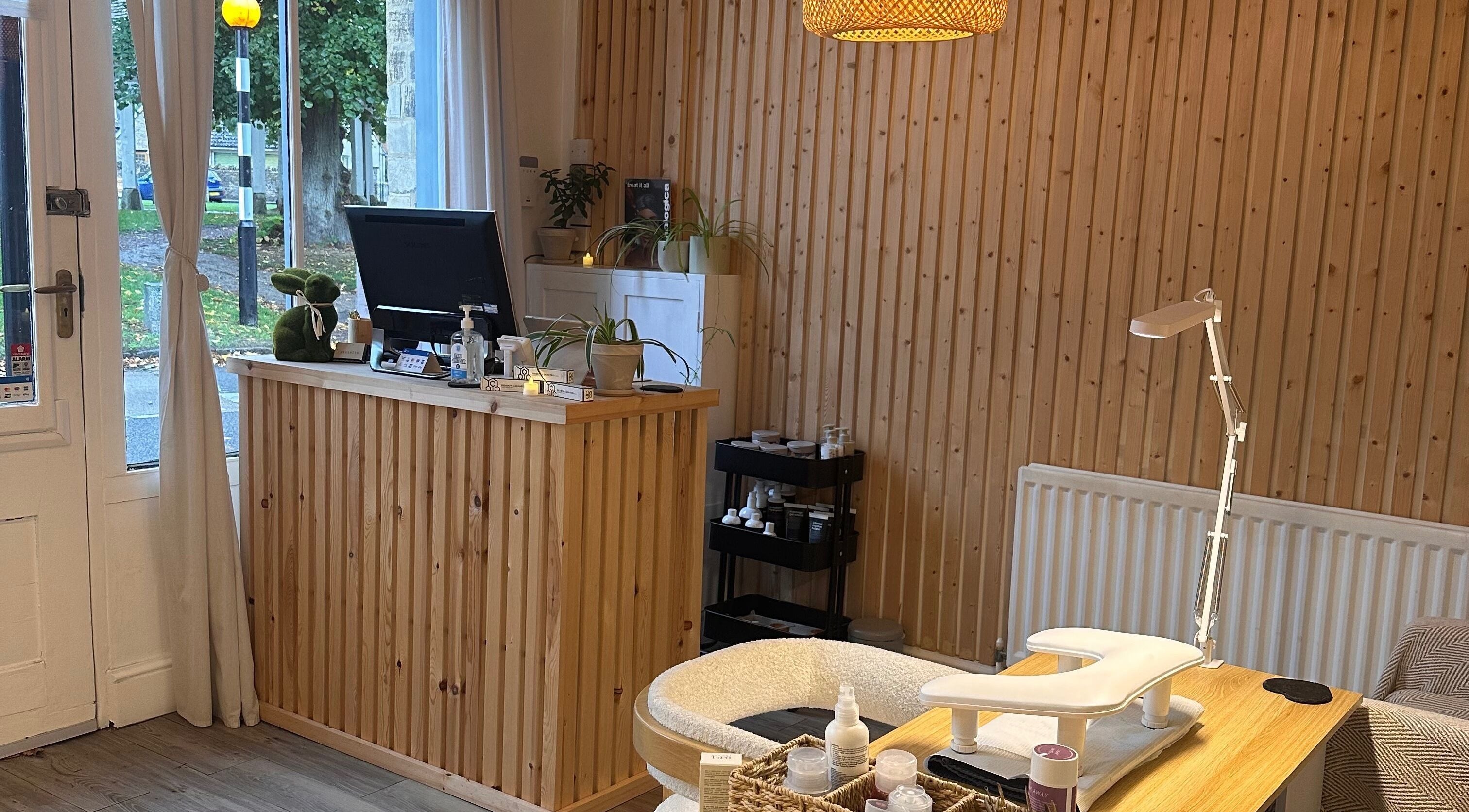 Näkemiin reception area with elegant décor in Harrold, England, GB.