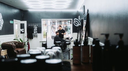 Hình ảnh 2 của VTB Essence Barberstudio