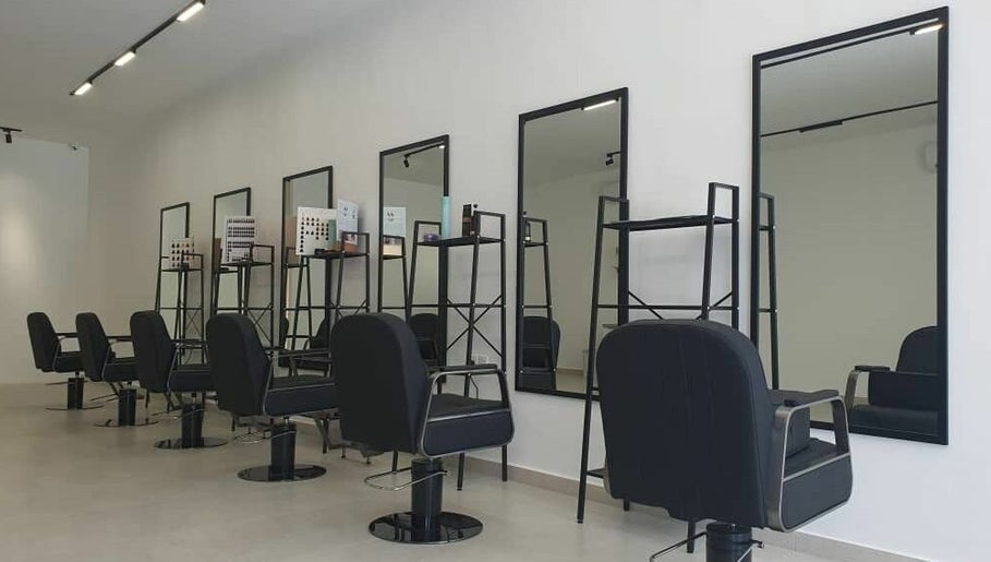 N 6 HAIR STUDIO image 1