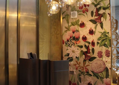 Elegant floral wall design at Skinlyft in Dubai, Dubai, AE with golden lighting fixtures.