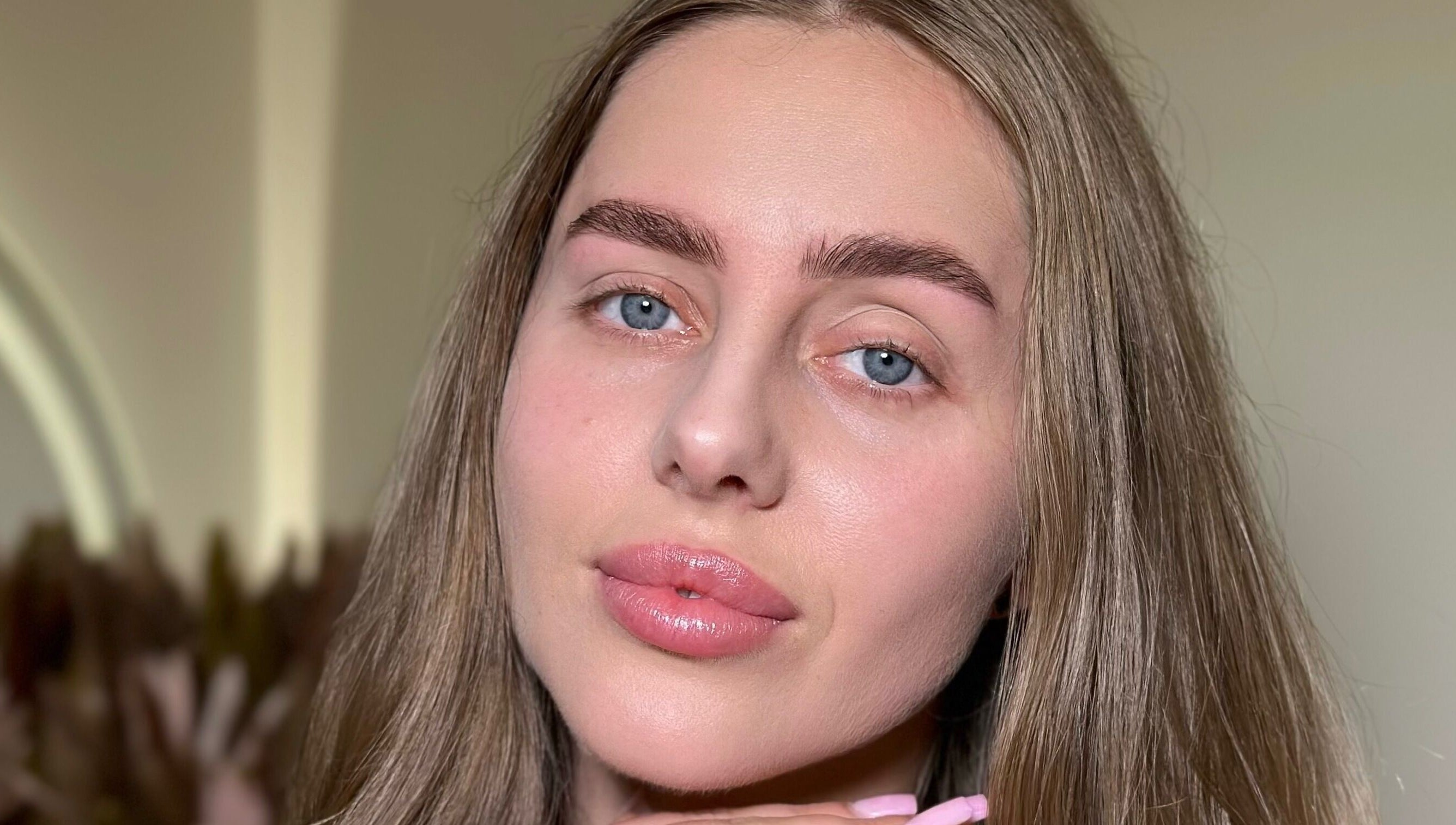 Perfekt geformte Augenbrauen im Katia Brows, Berlin, Berlin, DE.