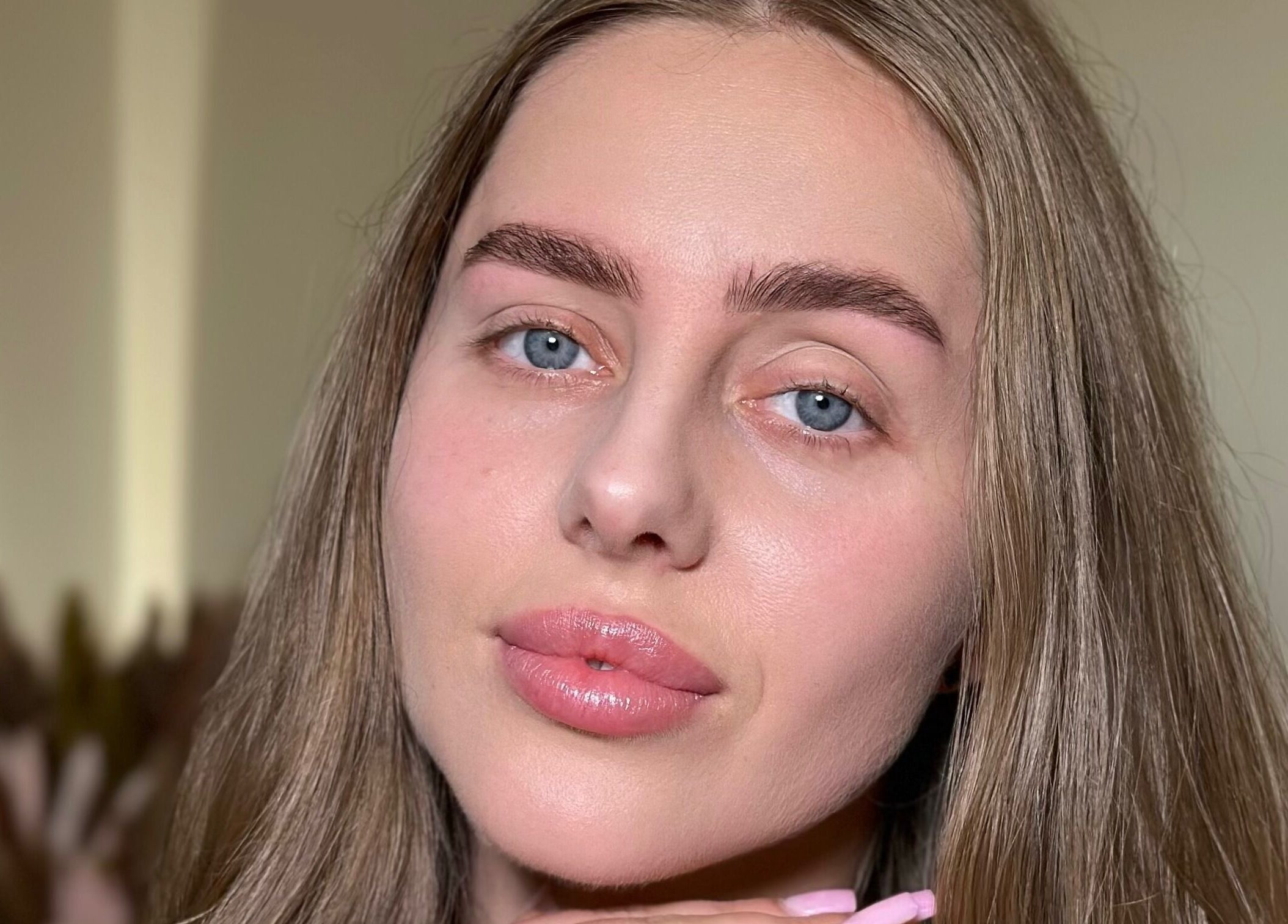 Perfekt geformte Augenbrauen im Katia Brows, Berlin, Berlin, DE.