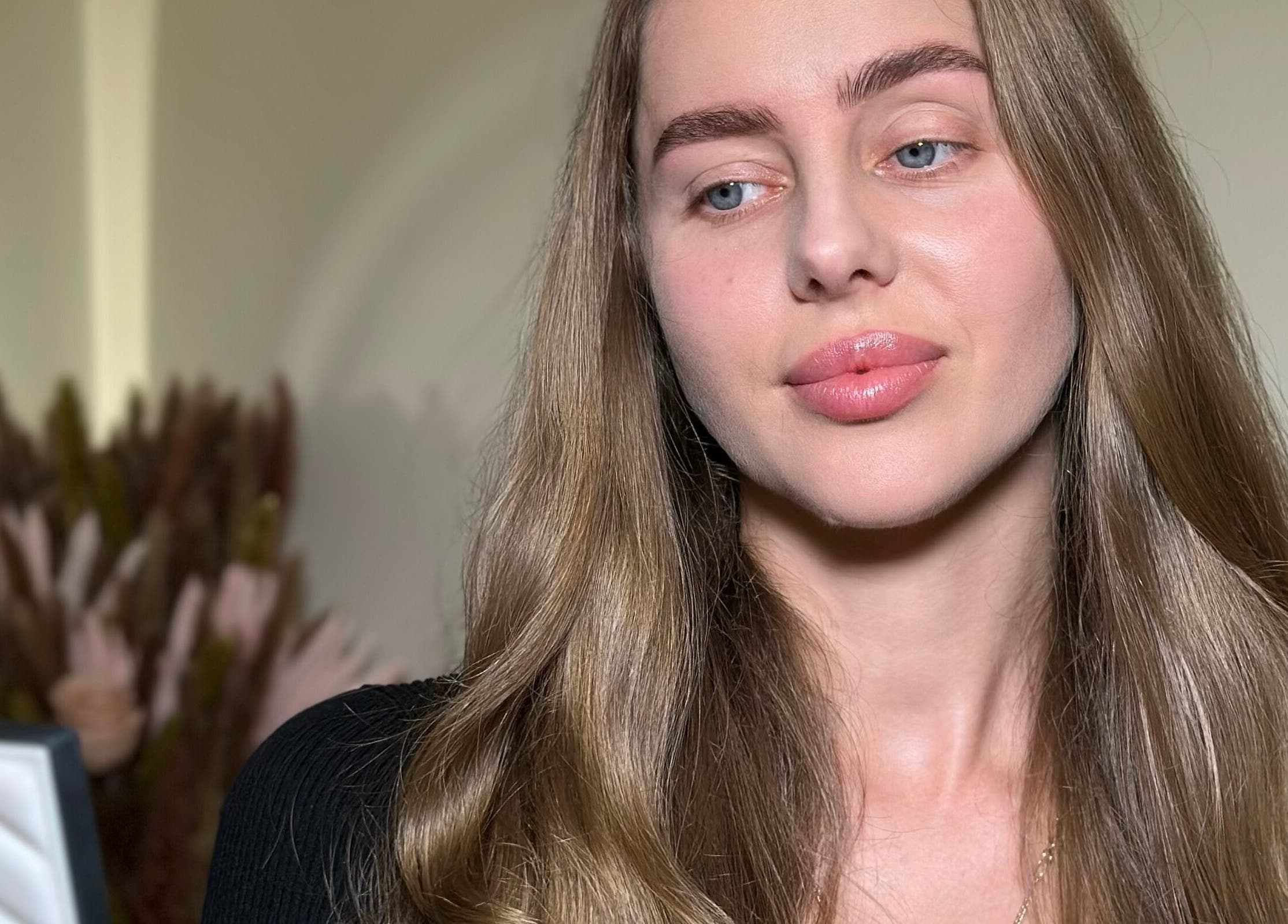 Stilvolles Porträt bei Katia Brows in Berlin, Berlin, DE für herausragende Augenbrauenpflege.