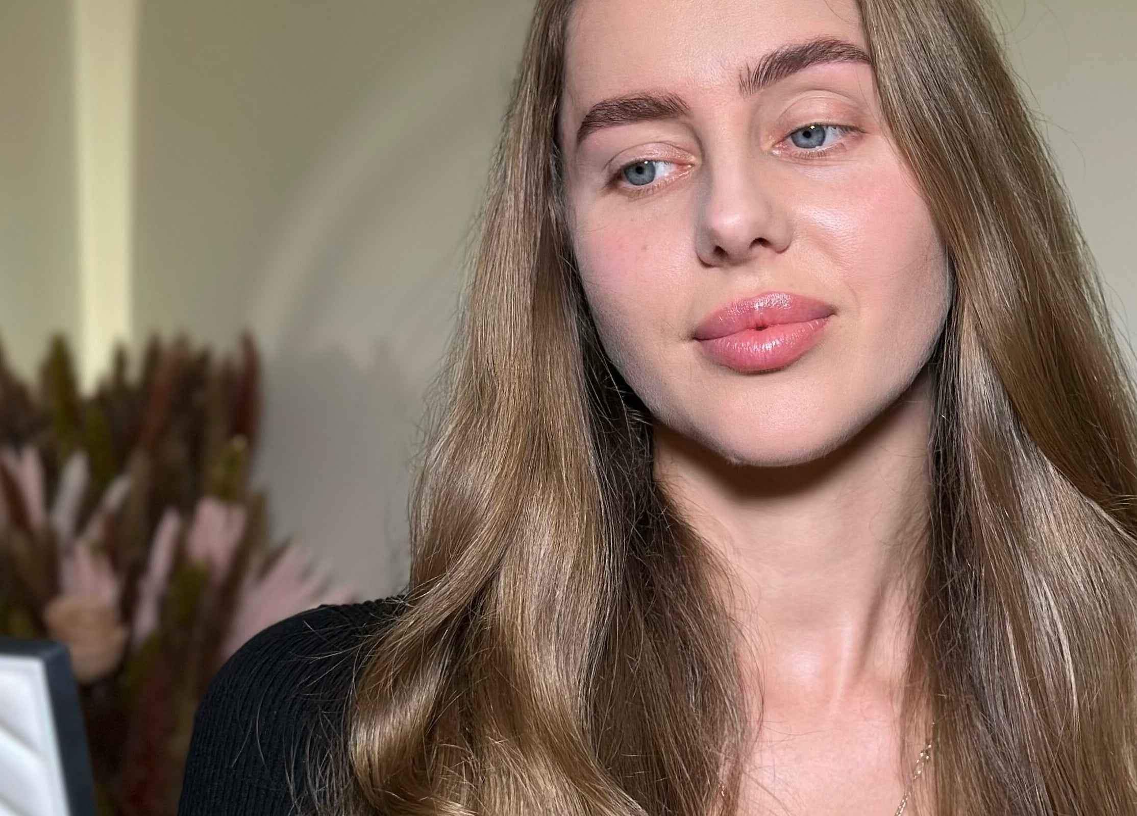 Stilvolles Porträt bei Katia Brows in Berlin, Berlin, DE für herausragende Augenbrauenpflege.