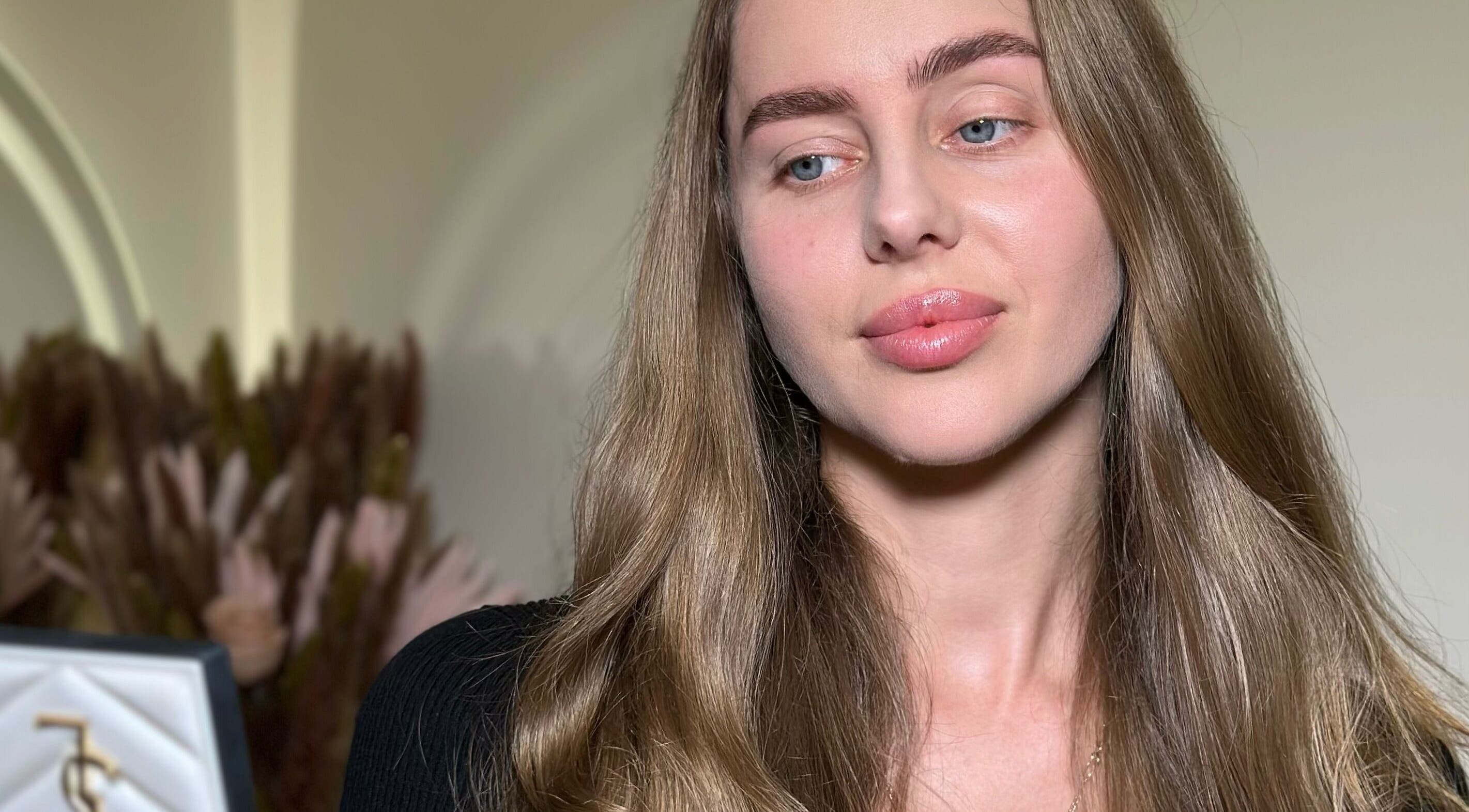 Stilvolles Porträt bei Katia Brows in Berlin, Berlin, DE für herausragende Augenbrauenpflege.