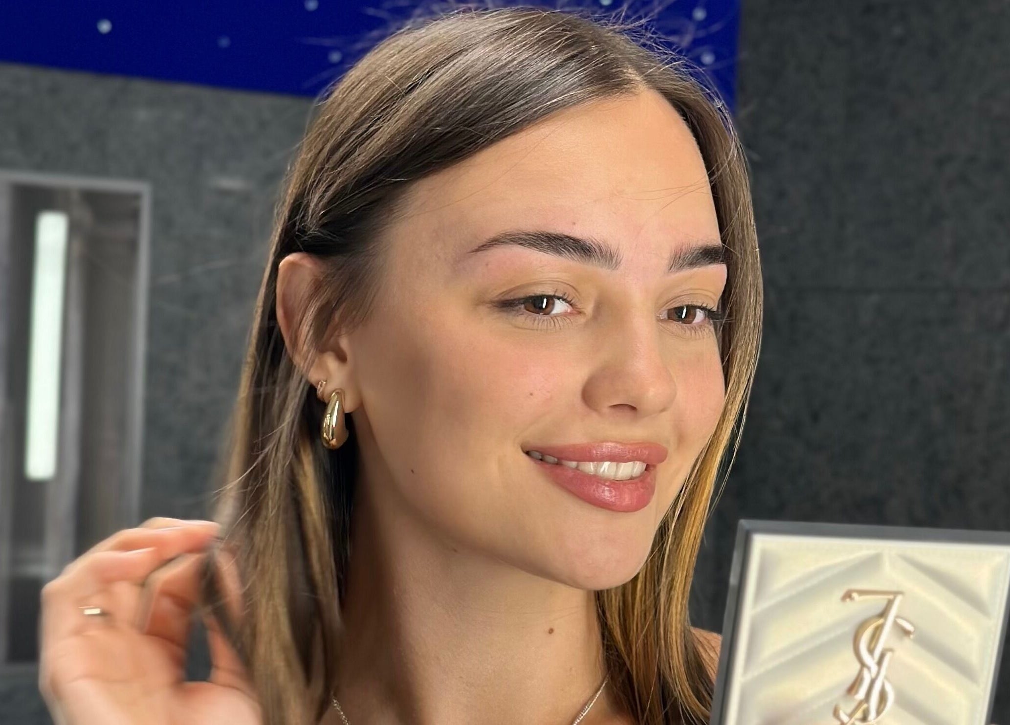 Frau mit gepflegten Augenbrauen bei Katia Brows in Berlin, Berlin, DE.