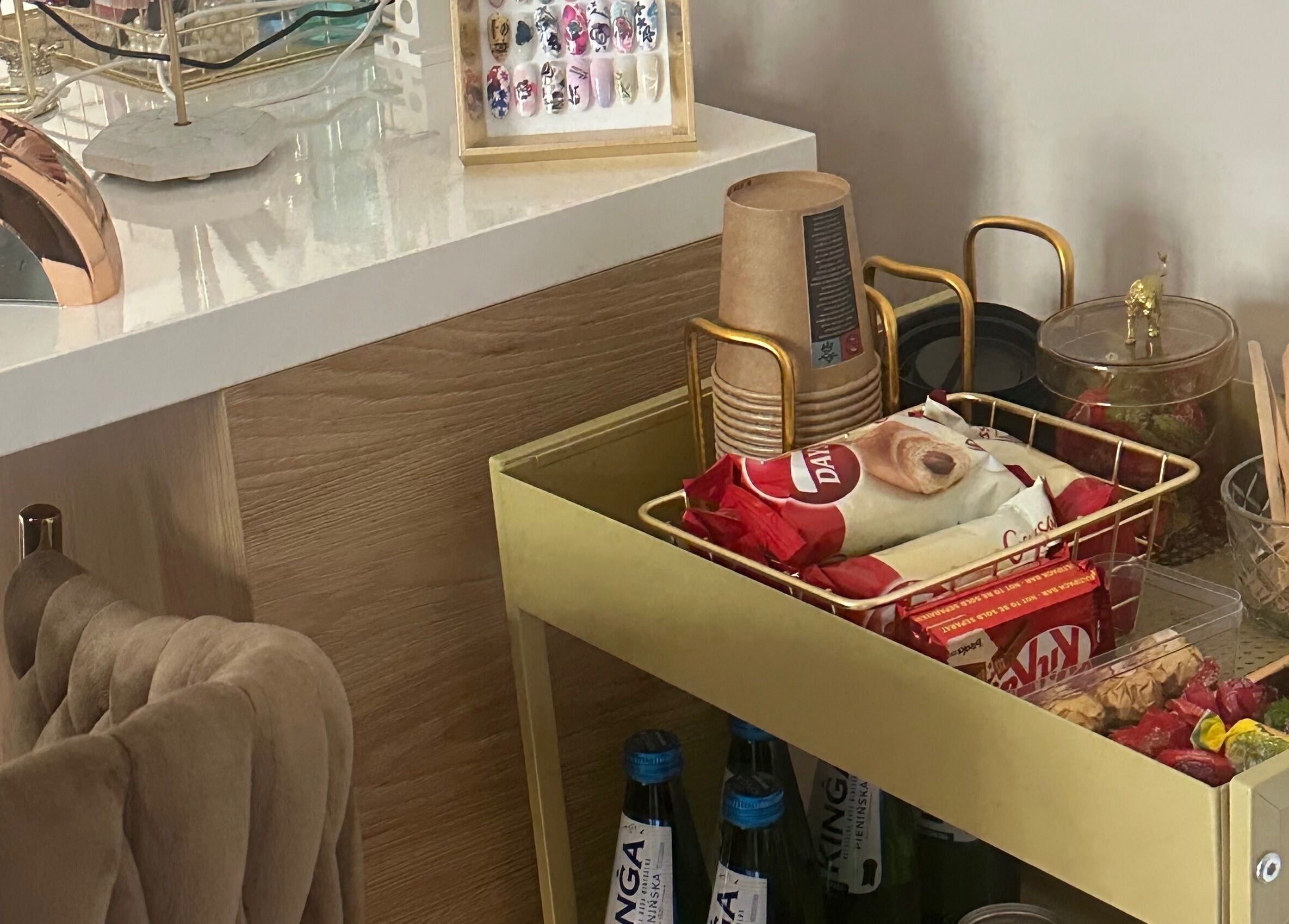 Strefa relaksu z przekąskami i napojami w Po stronie piękna, Olsztyn, Województwo Warmińsko-mazurskie, PL.