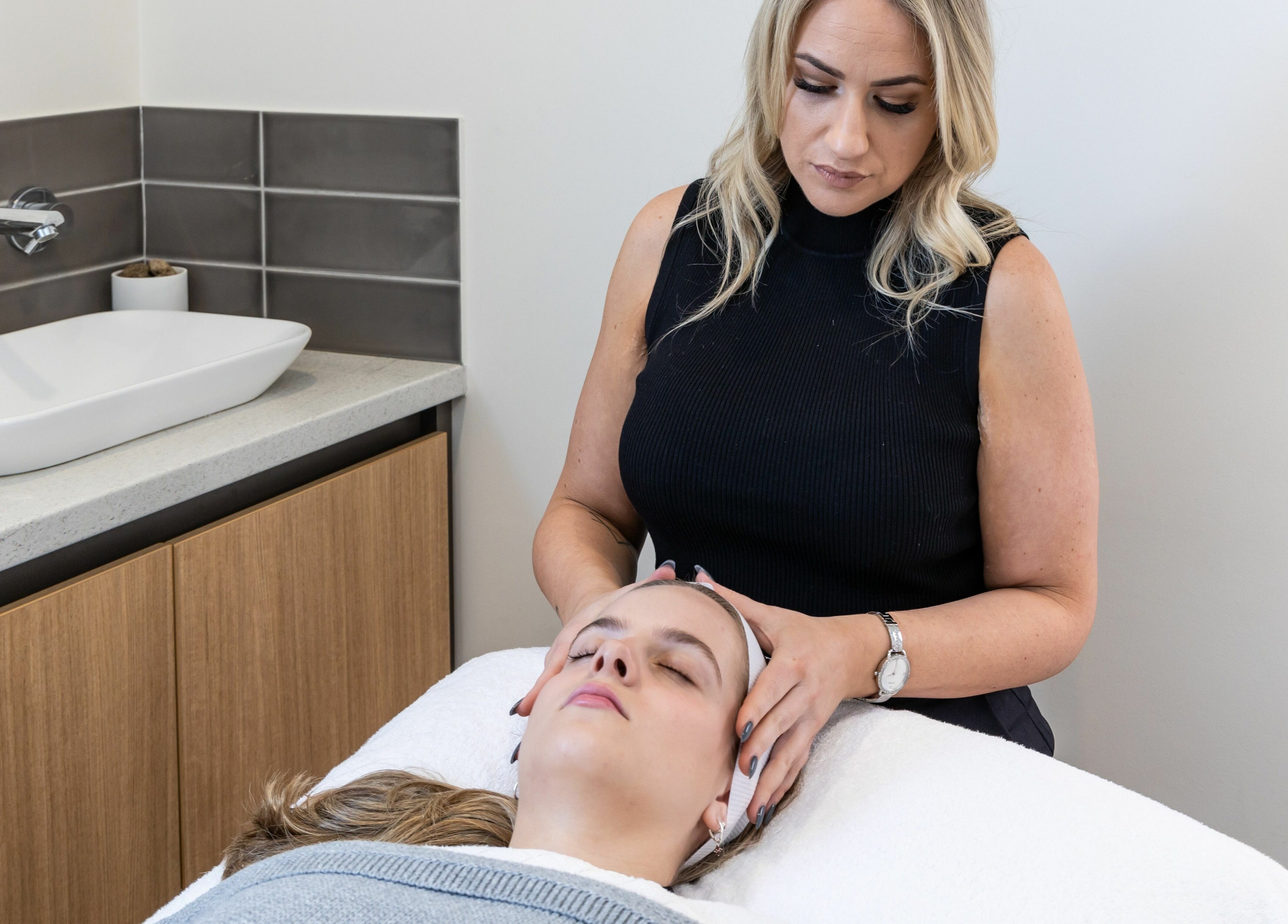 Expert facial treatment at Sophie Austin Skin, Karrinyup, WA, AU. Experience relaxation and rejuvenation.