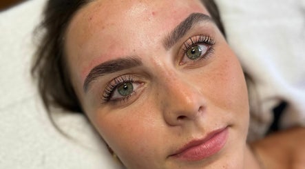 Brows By Larisa A – kuva 2