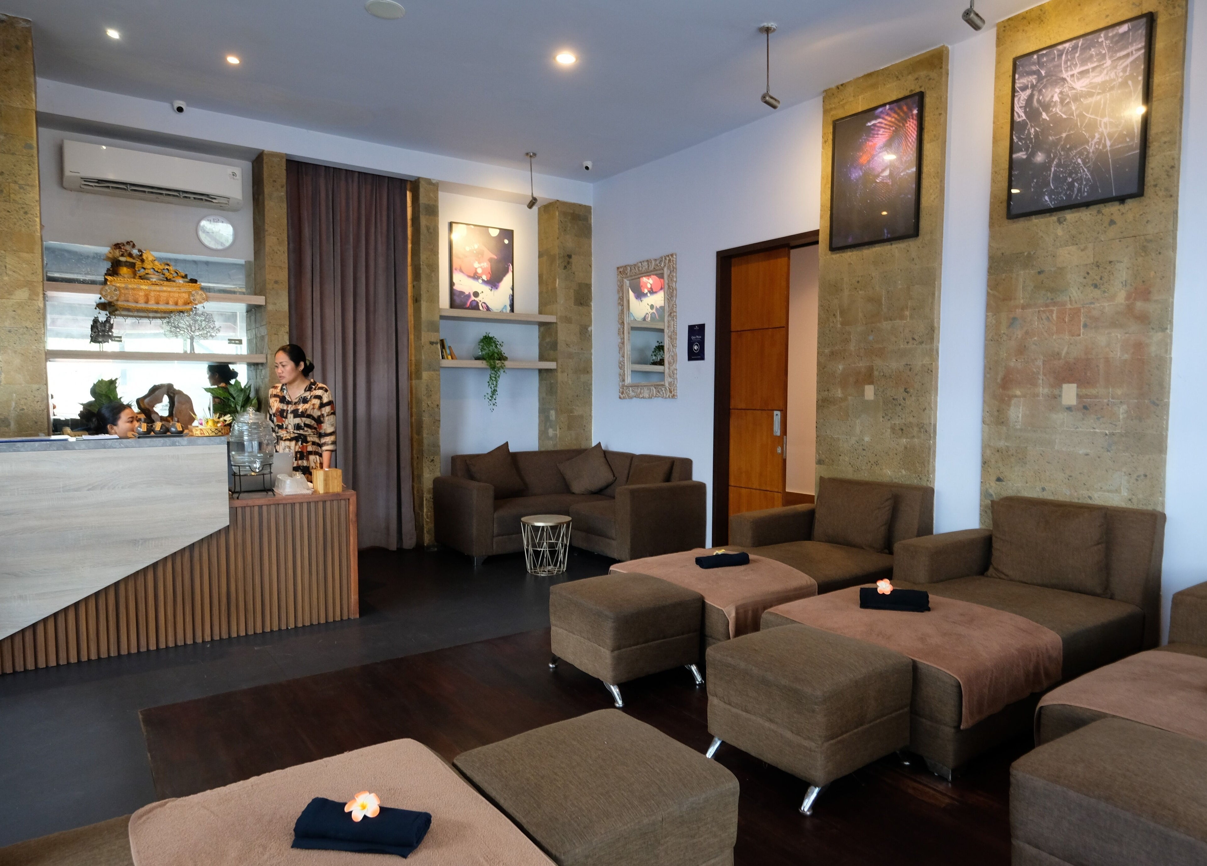 Relaxing lounge at Essential Health & Rejuvenation Spa in Bali, Bali, ID with cozy seating areas.