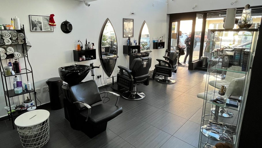 OSCAR SOCIETY HAIR SALON image 1