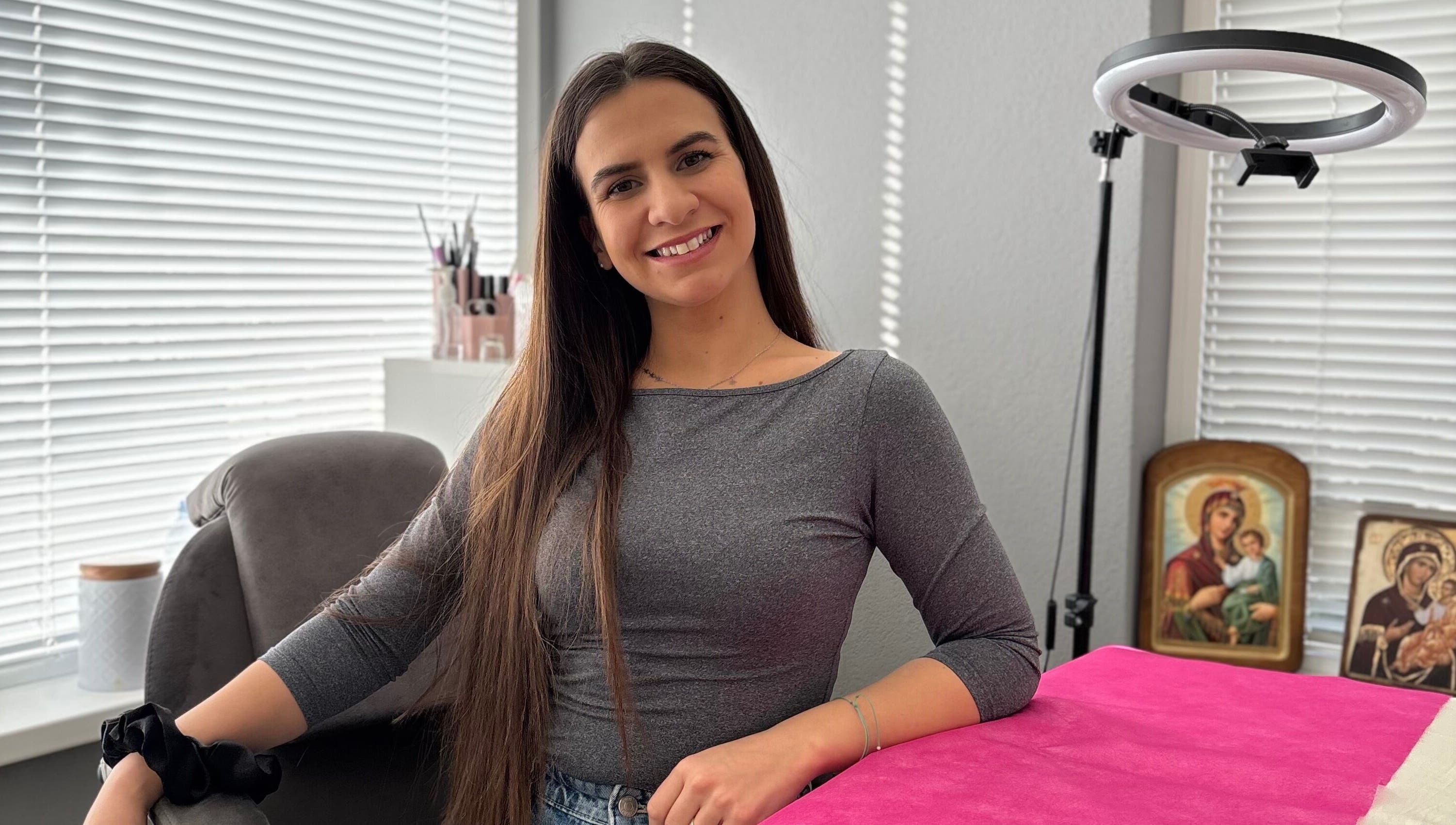 Professional smiling at Brows Simona, Sandanski, Blagoevgrad, BG, in a brightly lit beauty studio.