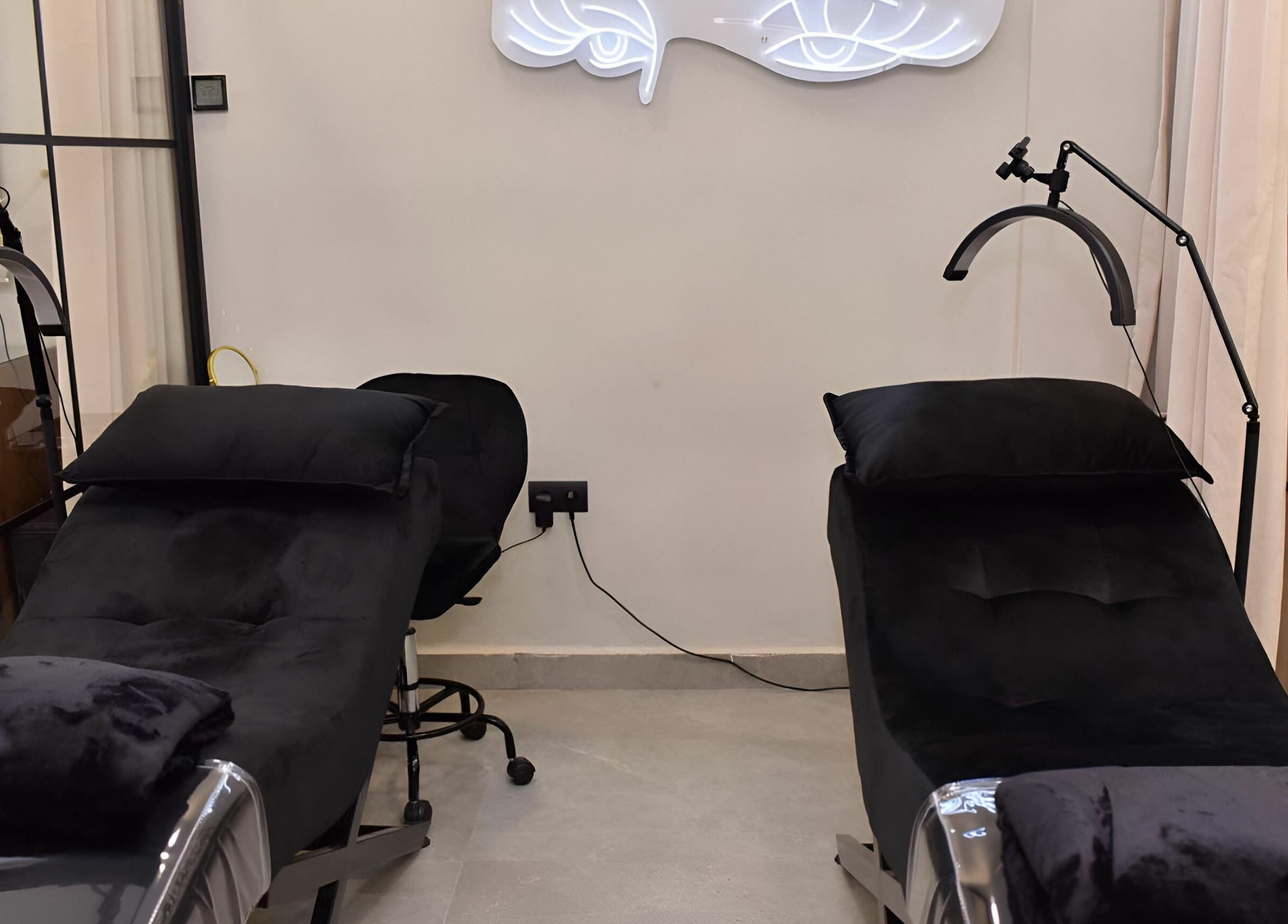 Chaises de relaxation chez Karppes Uptown à Casablanca, Casablanca-settat, MA, pour des soins de beauté.