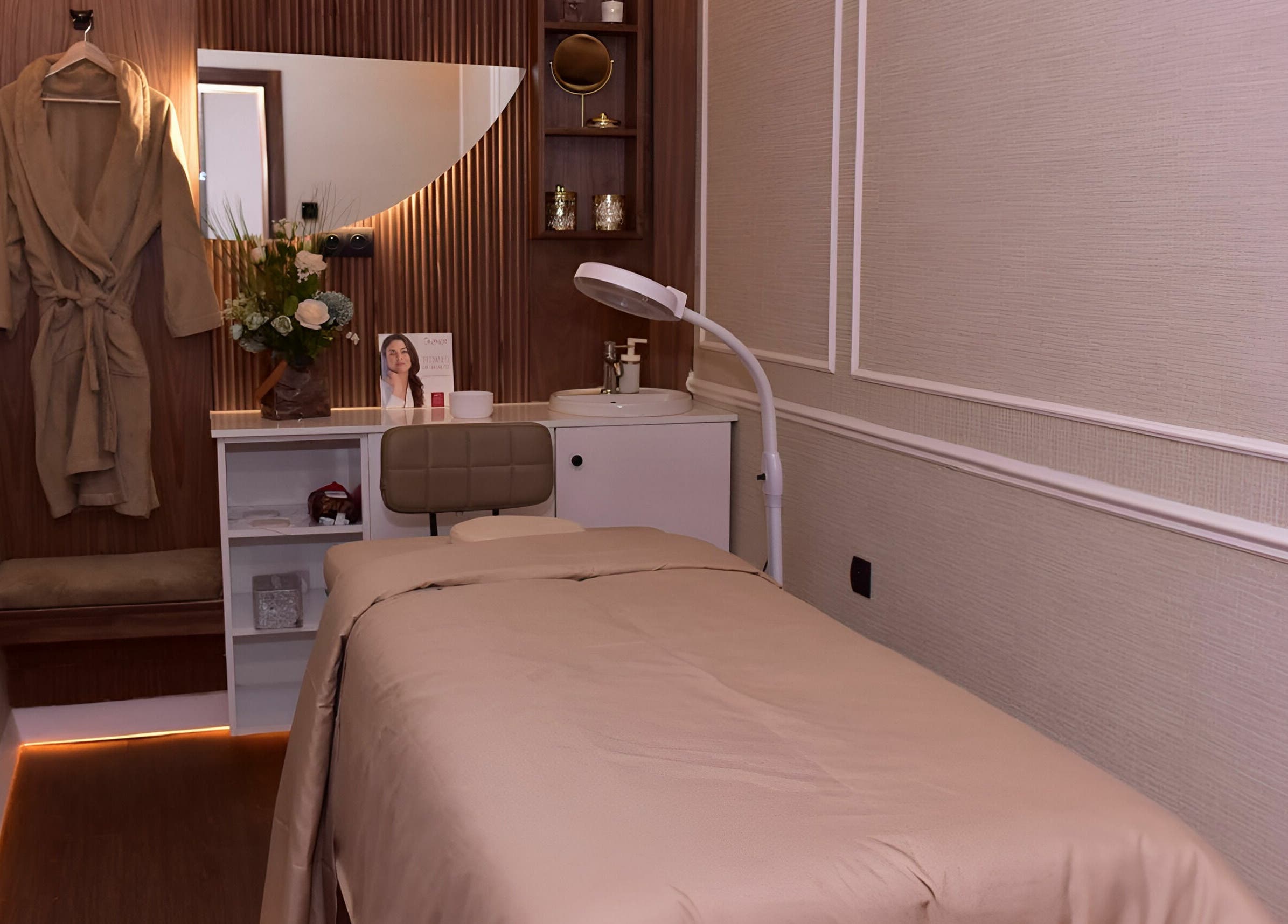 Salle de soin élégante à Karppes uptown, Casablanca, Casablanca-settat, MA, avec décor moderne et relaxant.