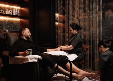 Luxurious treatment at Verve Barbershop in Dubai, AE, showing a relaxing customer experience.