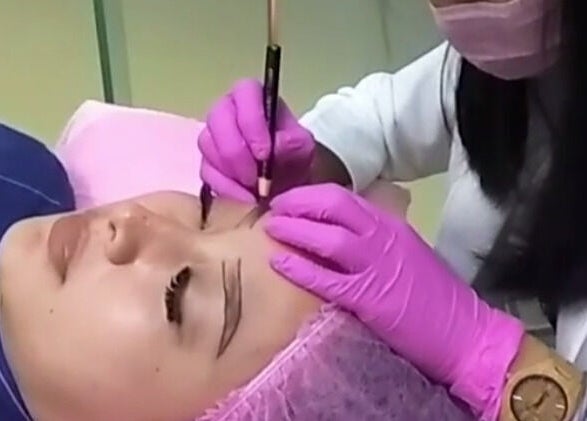 Eyebrow shaping at Pink Me Up Studio - Mall Poins Square in Daerah Khusus Ibukota Jakarta, ID.