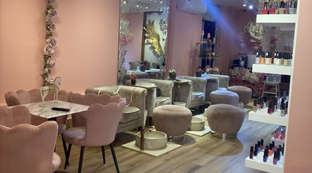 FLORAL BEAUTY LOUNGE image 2