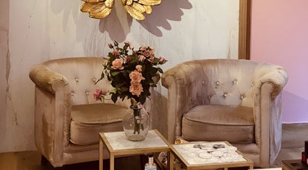 FLORAL BEAUTY LOUNGE image 3