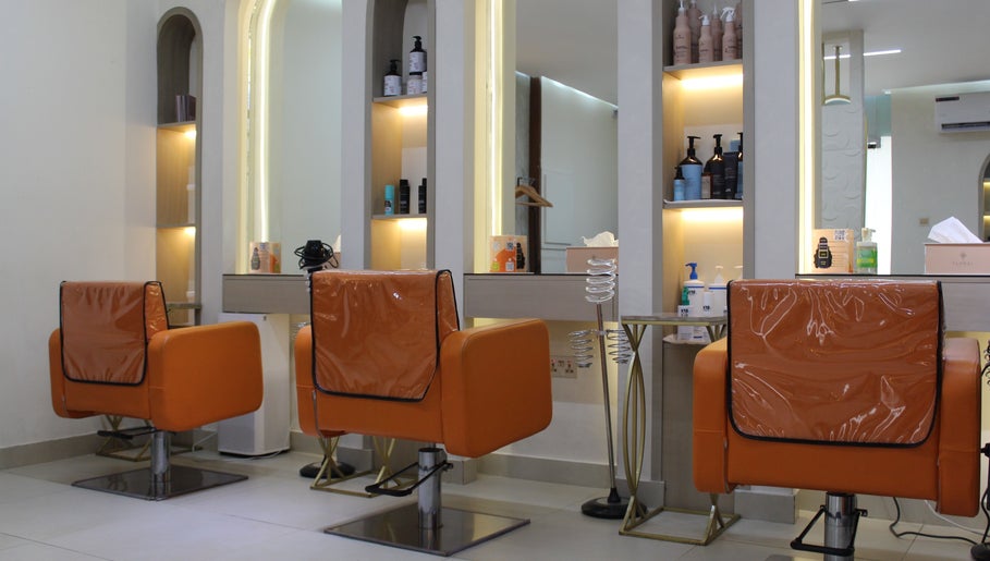 Luxurious chairs at Floral Beauty Lounge in Abu Dhabi, Abu Dhabi, AE with sleek, illuminated shelves.