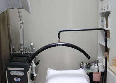 Advanced facial equipment at Floral Beauty Lounge, Abu Dhabi, Abu Dhabi, AE, offering premium skincare treatments.