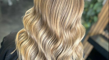 Aimee Leigh Hair