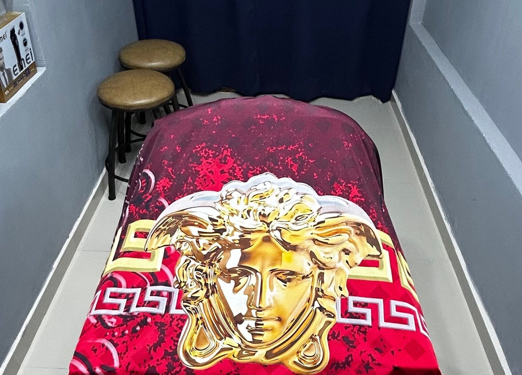 Silla de barbero con diseño elegante en Adn Barber Shop, Los Mochis, Sinaloa, MX.