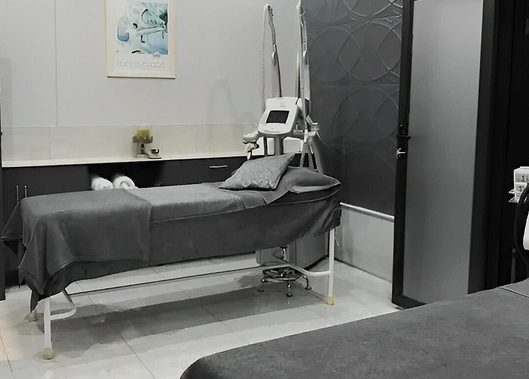 Elegant treatment room at I Lipo Lab Modimall, Modimolle, Limpopo, ZA featuring modern wellness equipment.